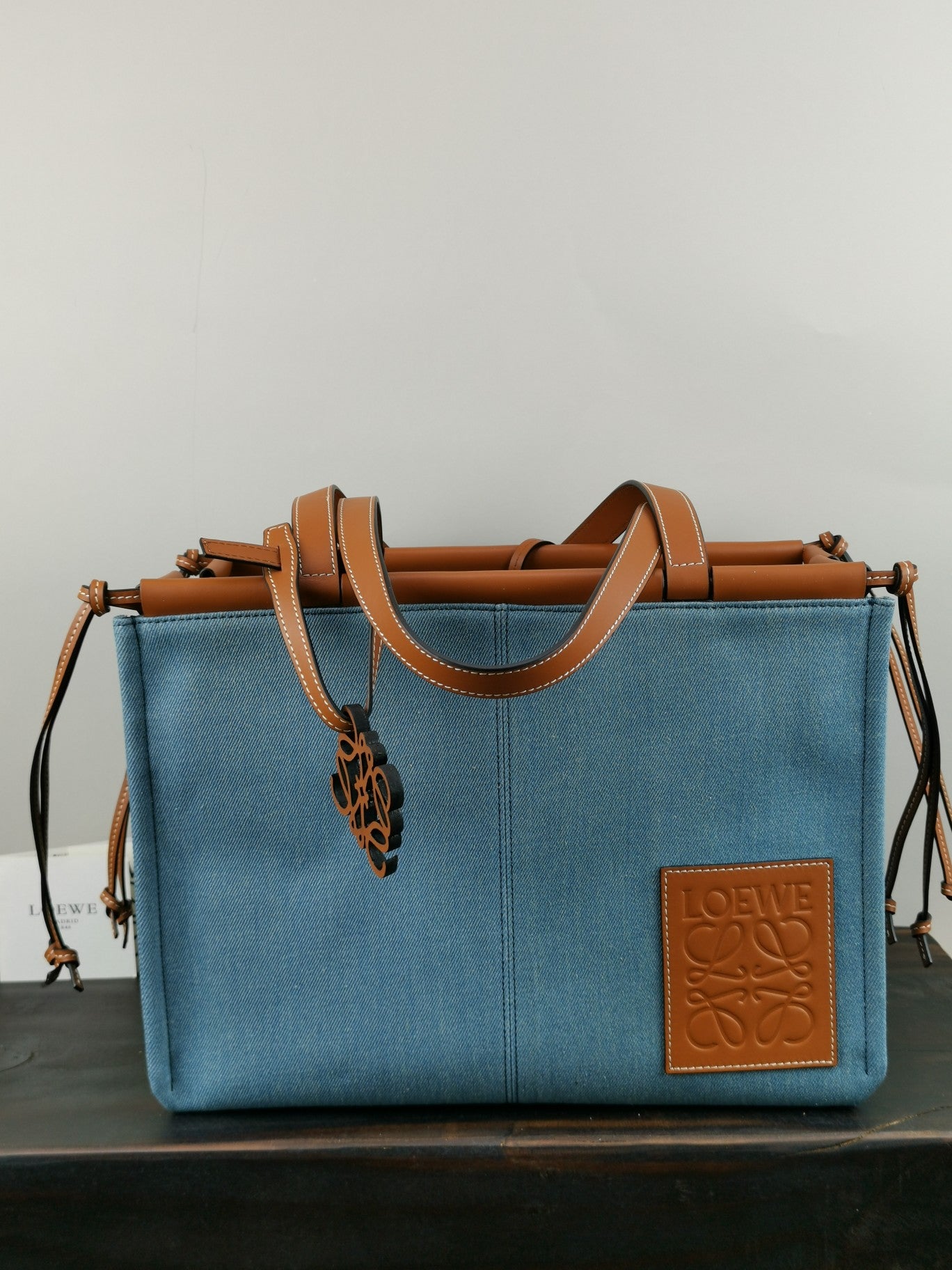 羅L威-Cushion tote 小牛皮 牛仔色