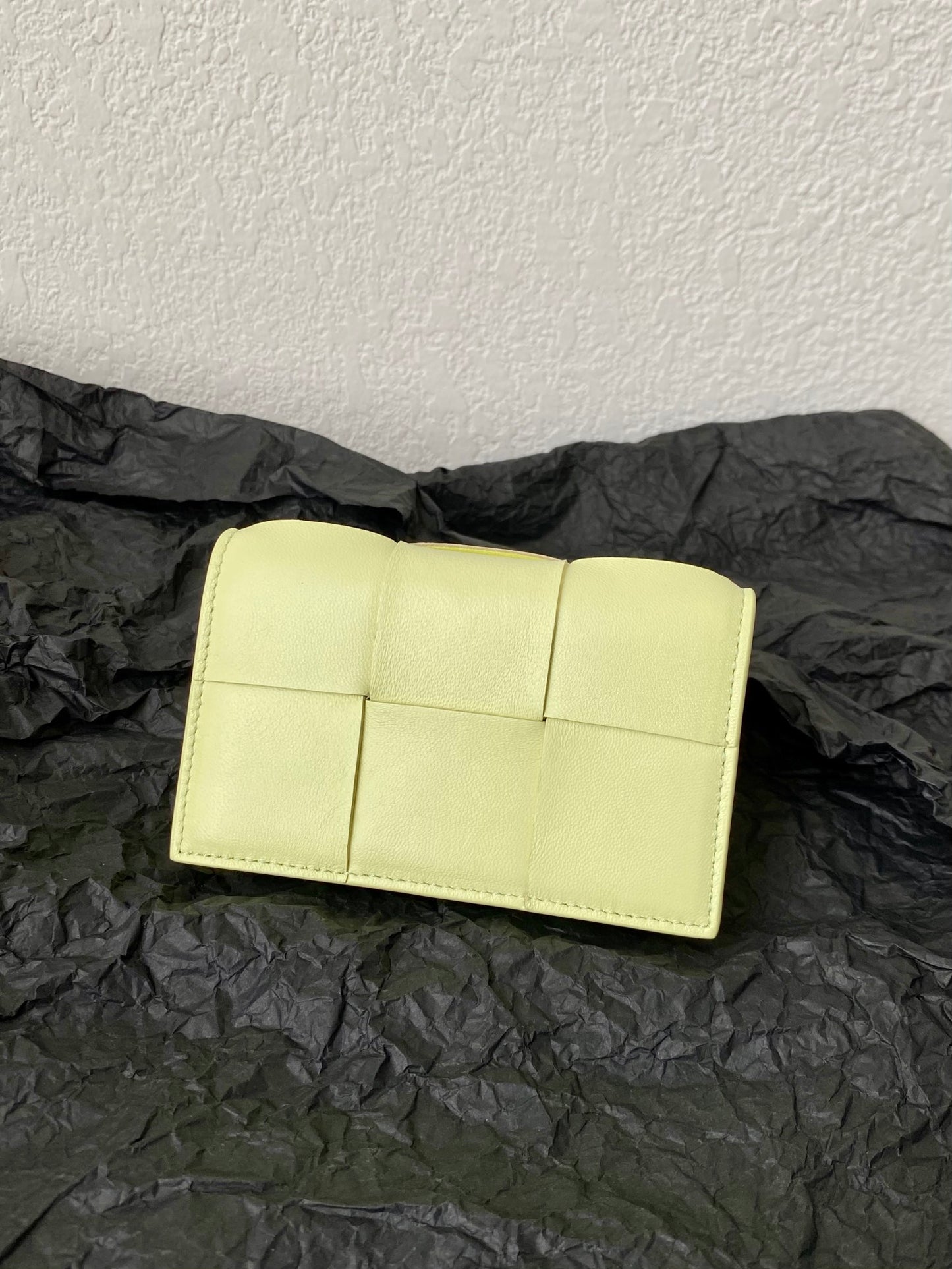 B編織-大格翻蓋卡包 小羊皮 12.2×7.5×2.5cm 檸檬黃