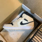 N1K- AJ 1 mid 中筒板鞋 休閒鞋 米黑色
