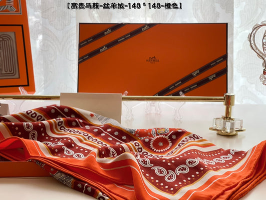 小愛款-高貴馬鞍 140真絲羊絨方巾