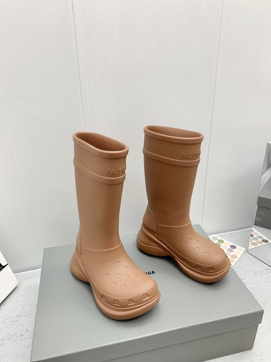 巴黎世-2022秋冬 x Crocs 防滑厚底雨靴 杏色