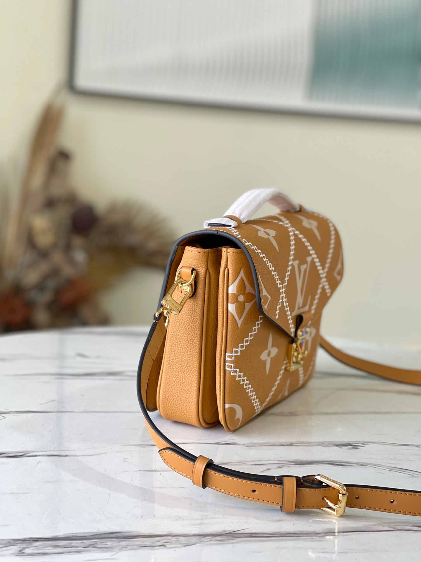 M46018 路L家-2022 春季系列 Pochette Métis 郵差包