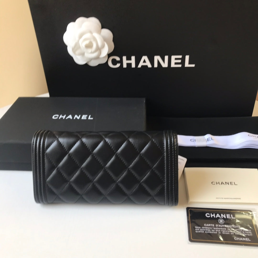 Chanel Leboy 翻蓋長夾-黑色羊皮銀扣