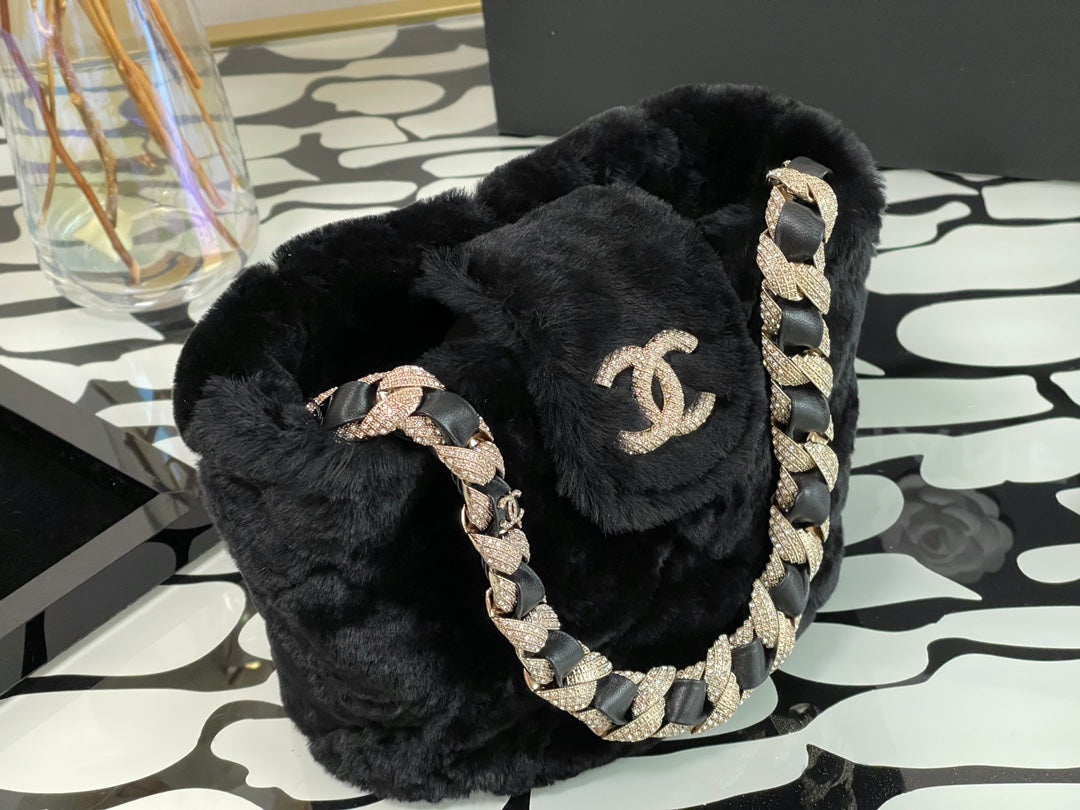 Chanel 剪羊毛鑽鏈包