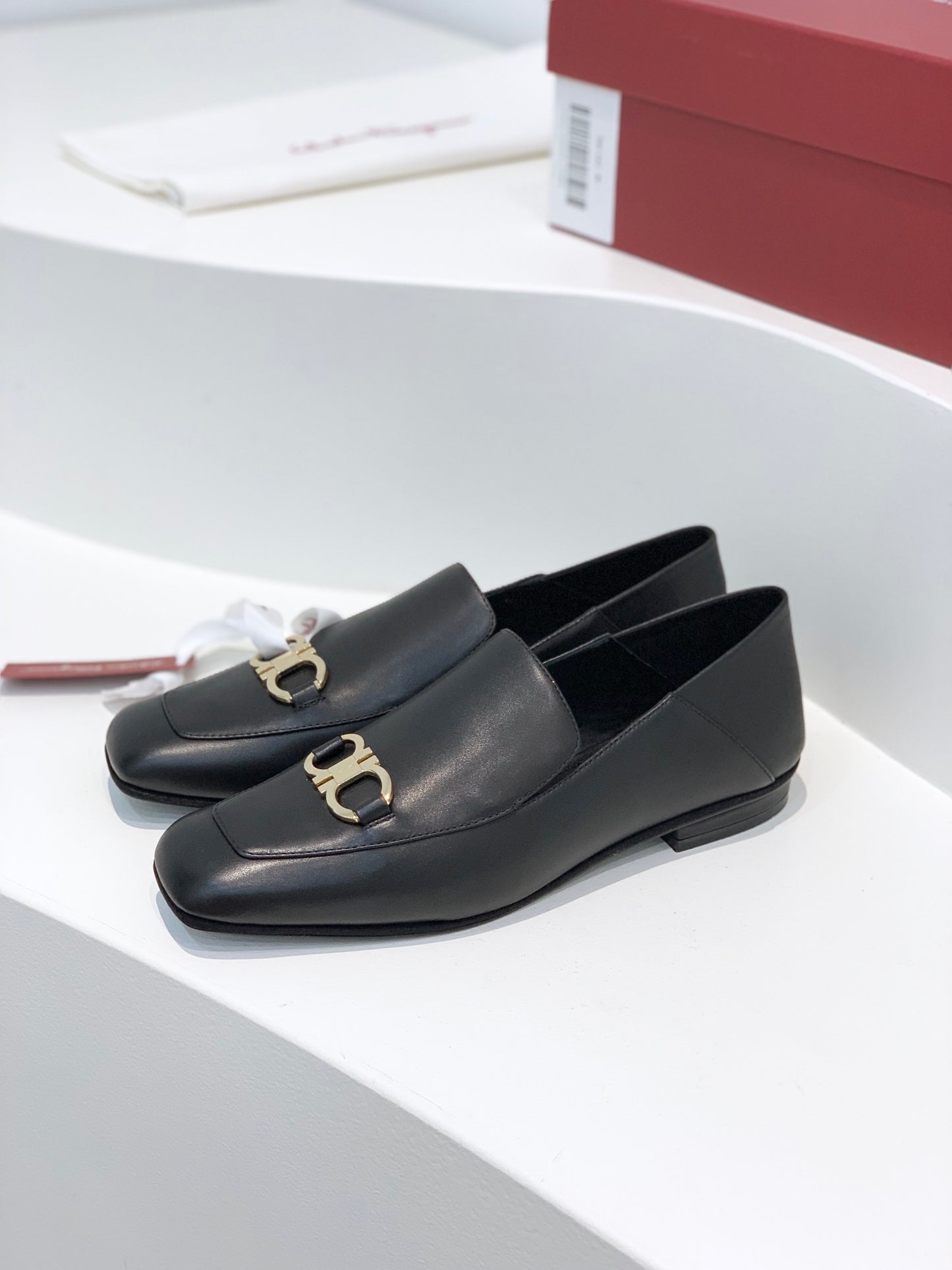 Salvatore Ferragamo鞋-菲拉格慕 經典Gancini扣 小方頭 樂福鞋 黑