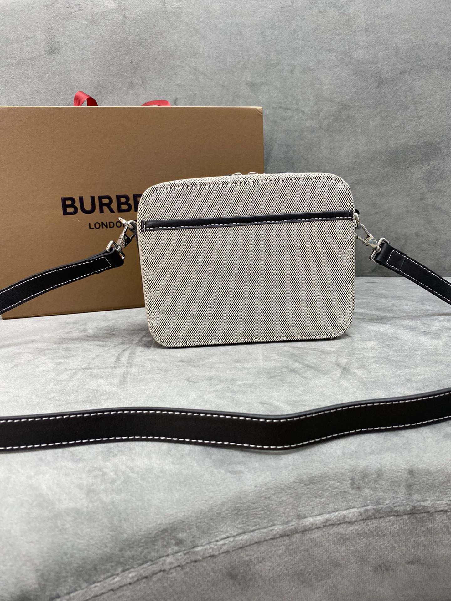 巴B家-最新方正版型斜背包