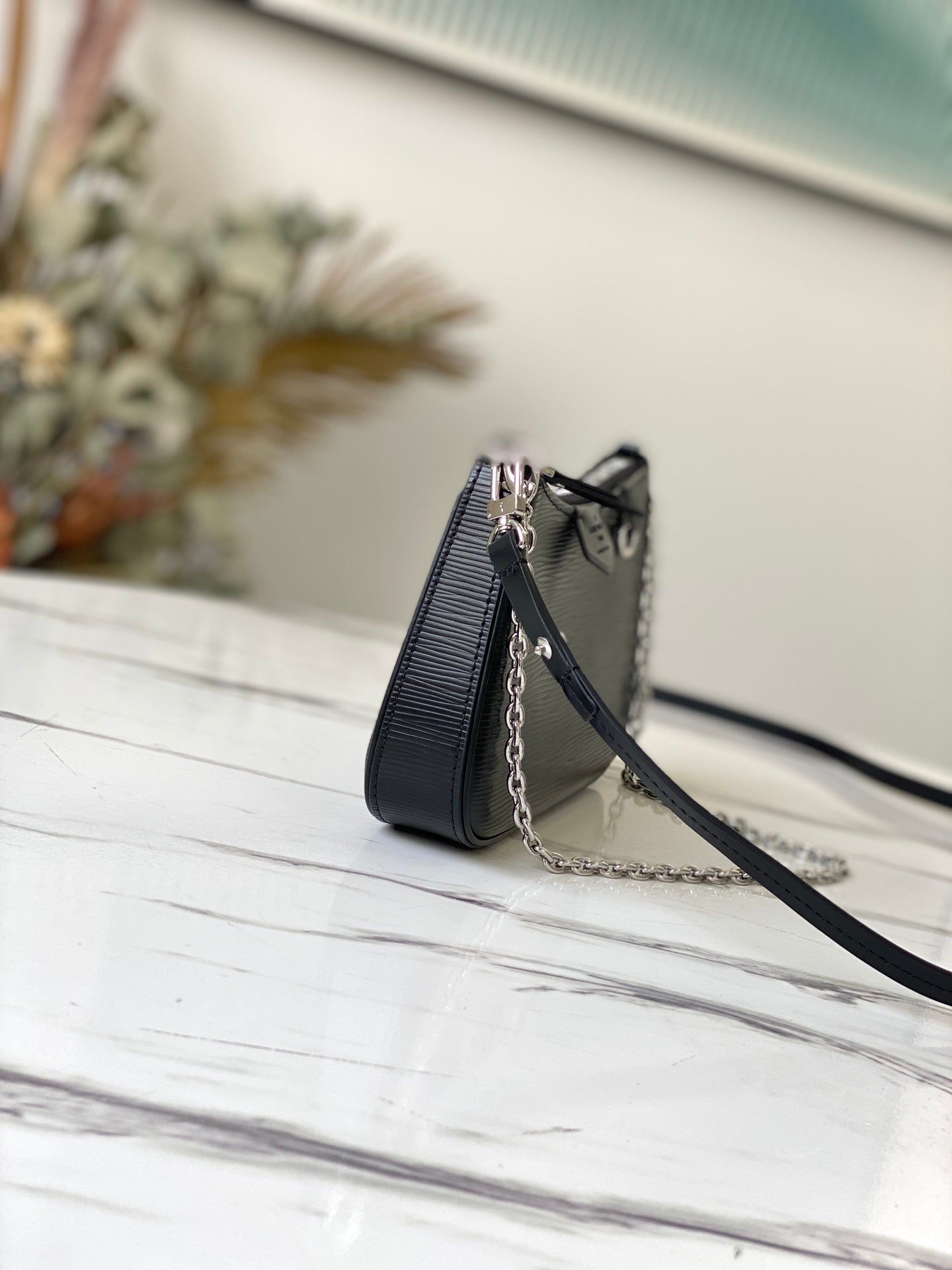 LV M80471 黑色 Easy Pouch On Strap 手袋