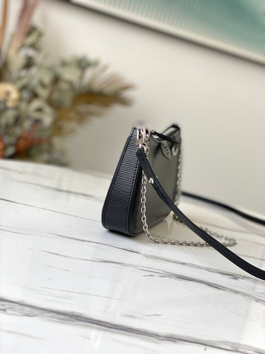 LV M80471 黑色 Easy Pouch On Strap 手袋