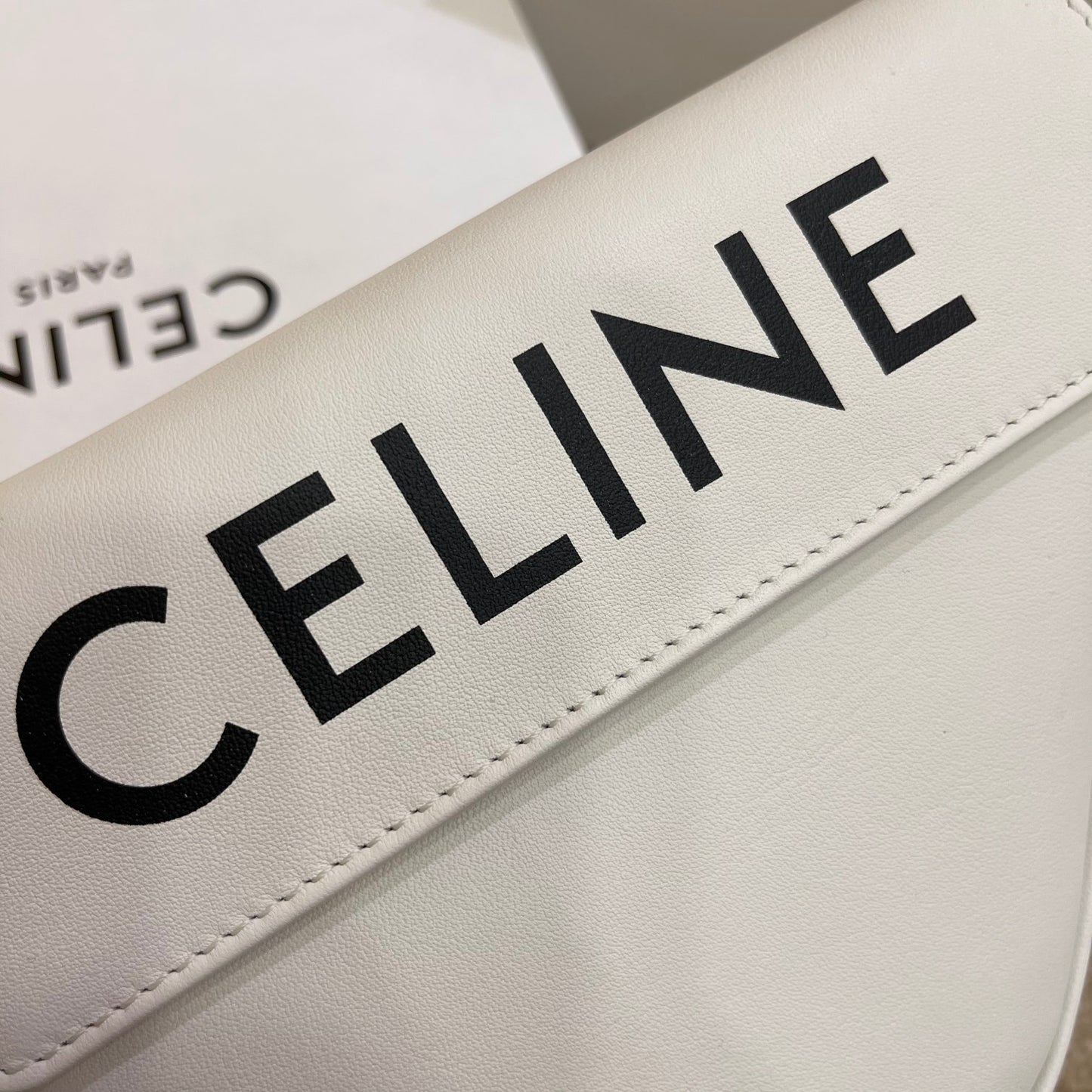 Celine 全皮三角包-大字母logo