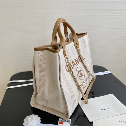 Chanel 大號米色條紋沙灘包