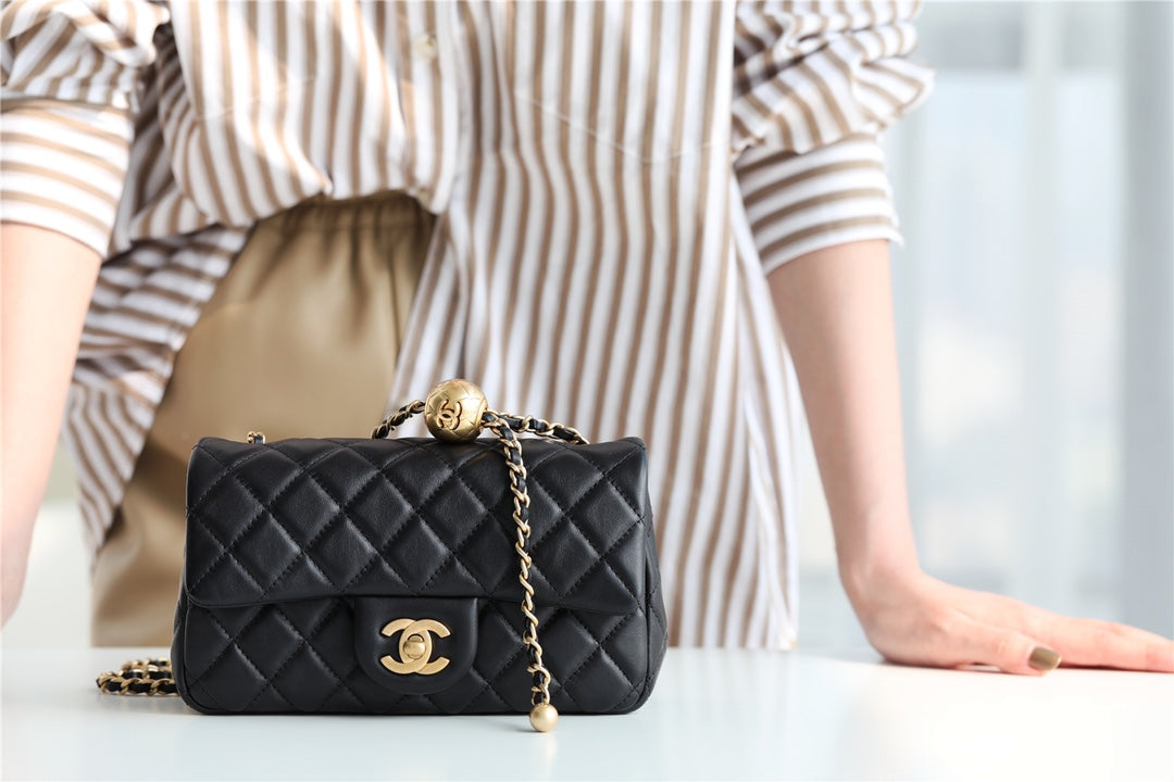 Chanel 金球CF口蓋包-黑色