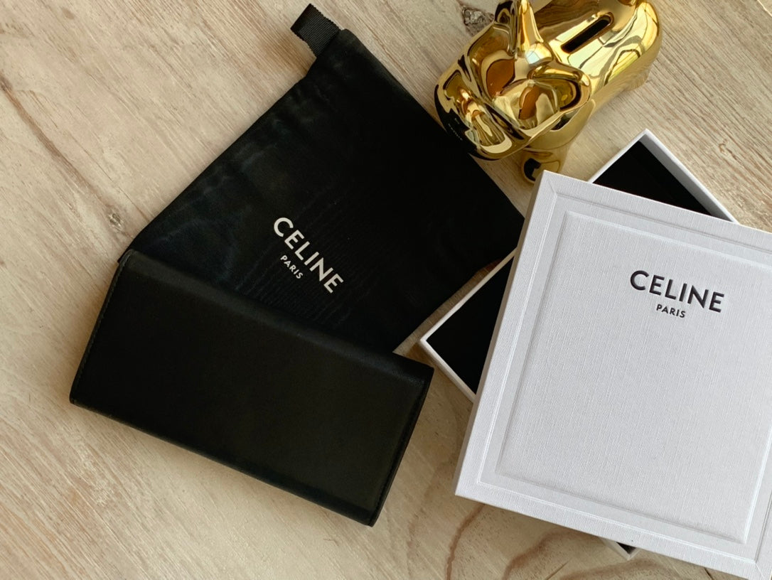 Celine TRIOMPHE 大號亮澤光滑羊皮革翻蓋長夾