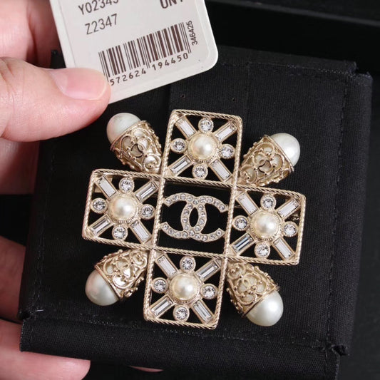 Chanel 胸針
