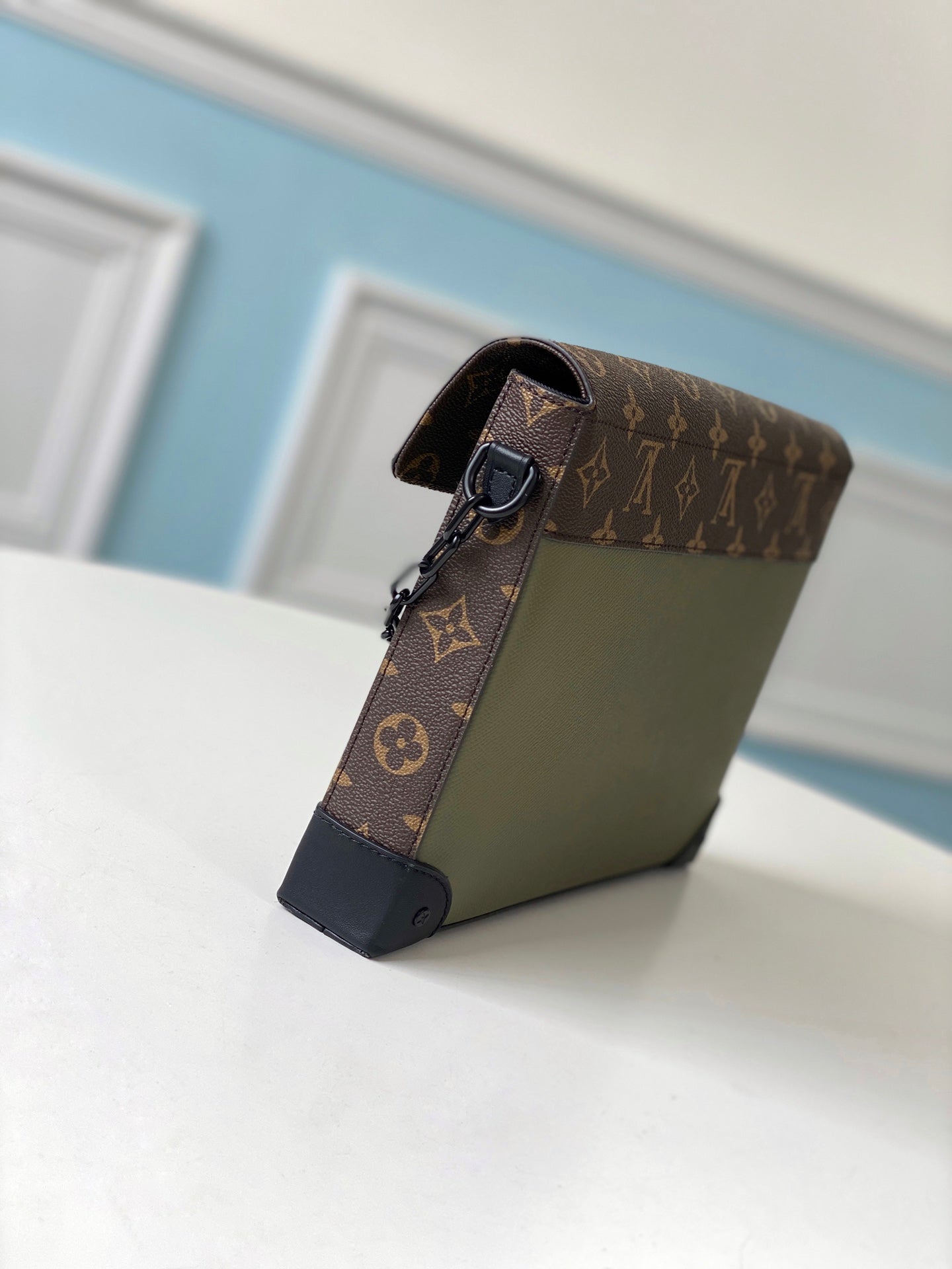 LV M30583 Pochette Voyage Steamer 手袋
