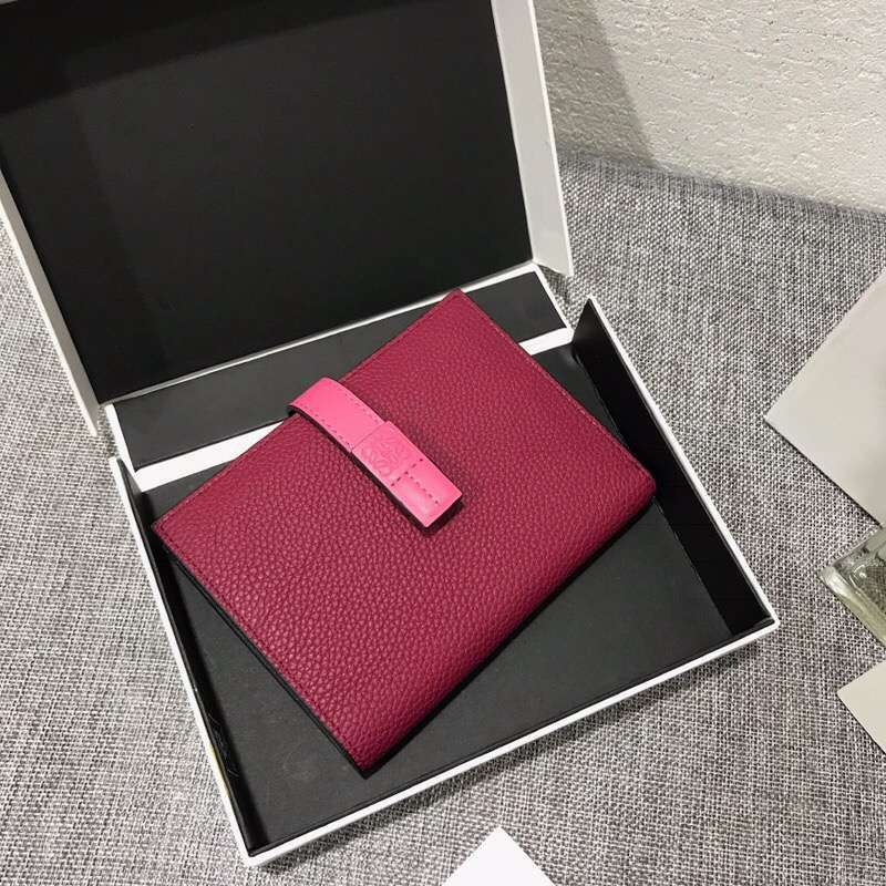 Loewe 對折中夾
