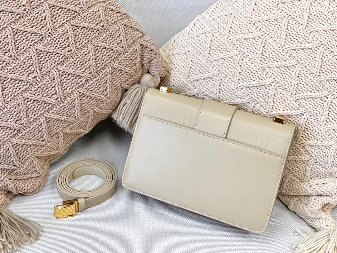 Dior 蒙田 30 Montaigne系列-24cm-牛皮平紋-熔岩棕珐瑯扣