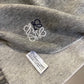 羅L威-刺繡水波紋圍巾 100%山羊絨 灰色