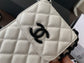 Chanel 手機包-白色球紋牛皮-黑扣