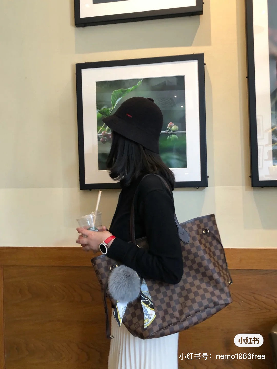 M41358 路L家-Neverfull 咖格 上身照