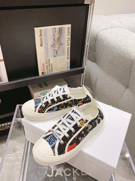 迪D家-帆布系列 平底休閒鞋 踩跟刺繡款