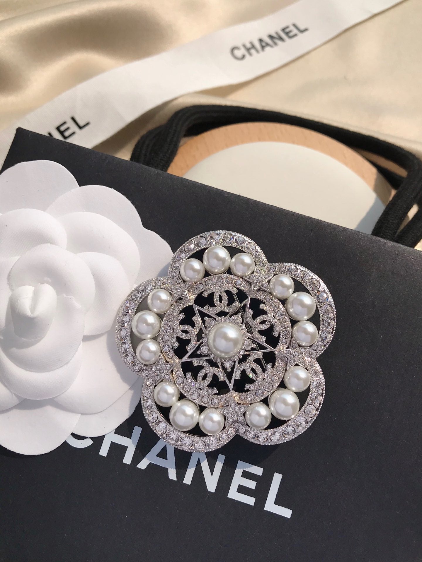 Chanel 胸針