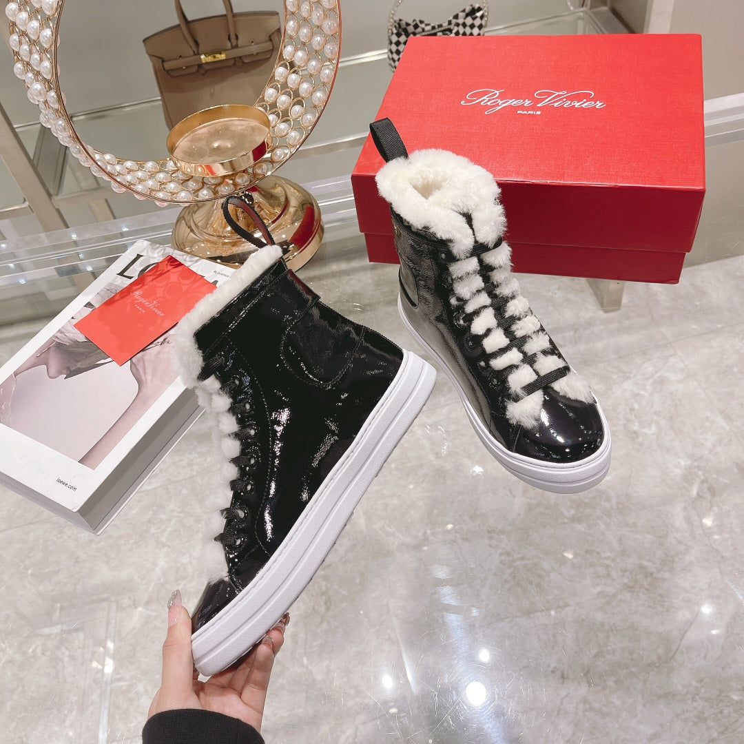 RV 鑽扣漆皮毛裡高幫鞋-白毛裡
