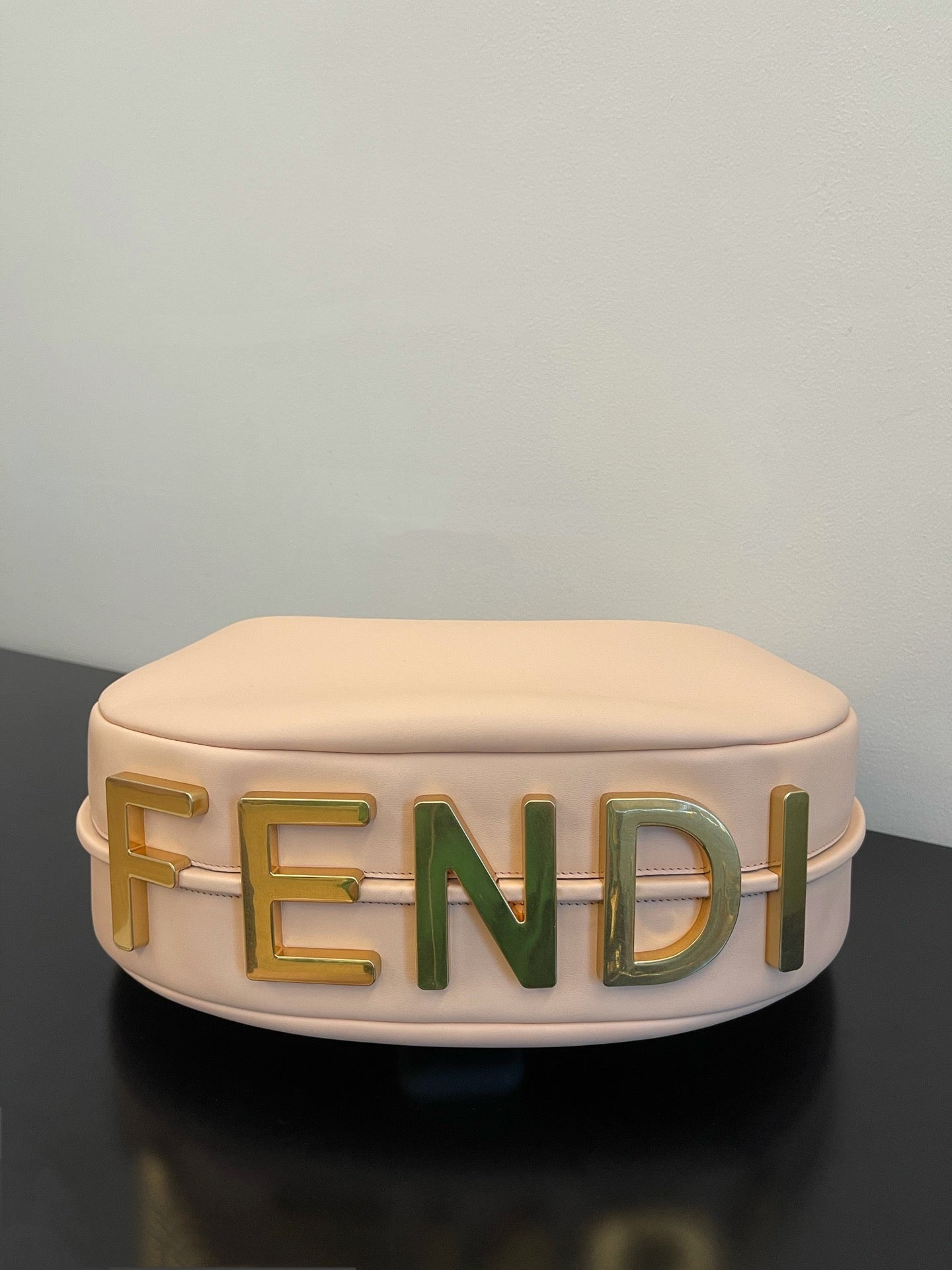 芬F家-Fendigraphy-大型粉色皮革腋下包