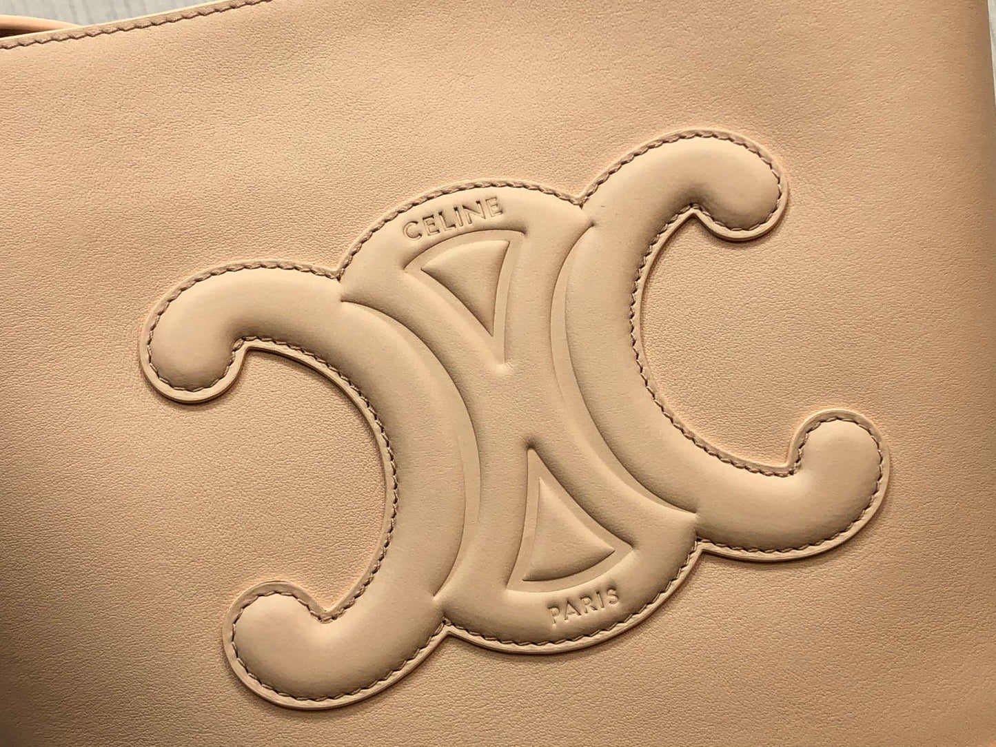 賽C家-2022s春夏新品 CUIR TRIOMPHE小號光滑牛皮水桶包