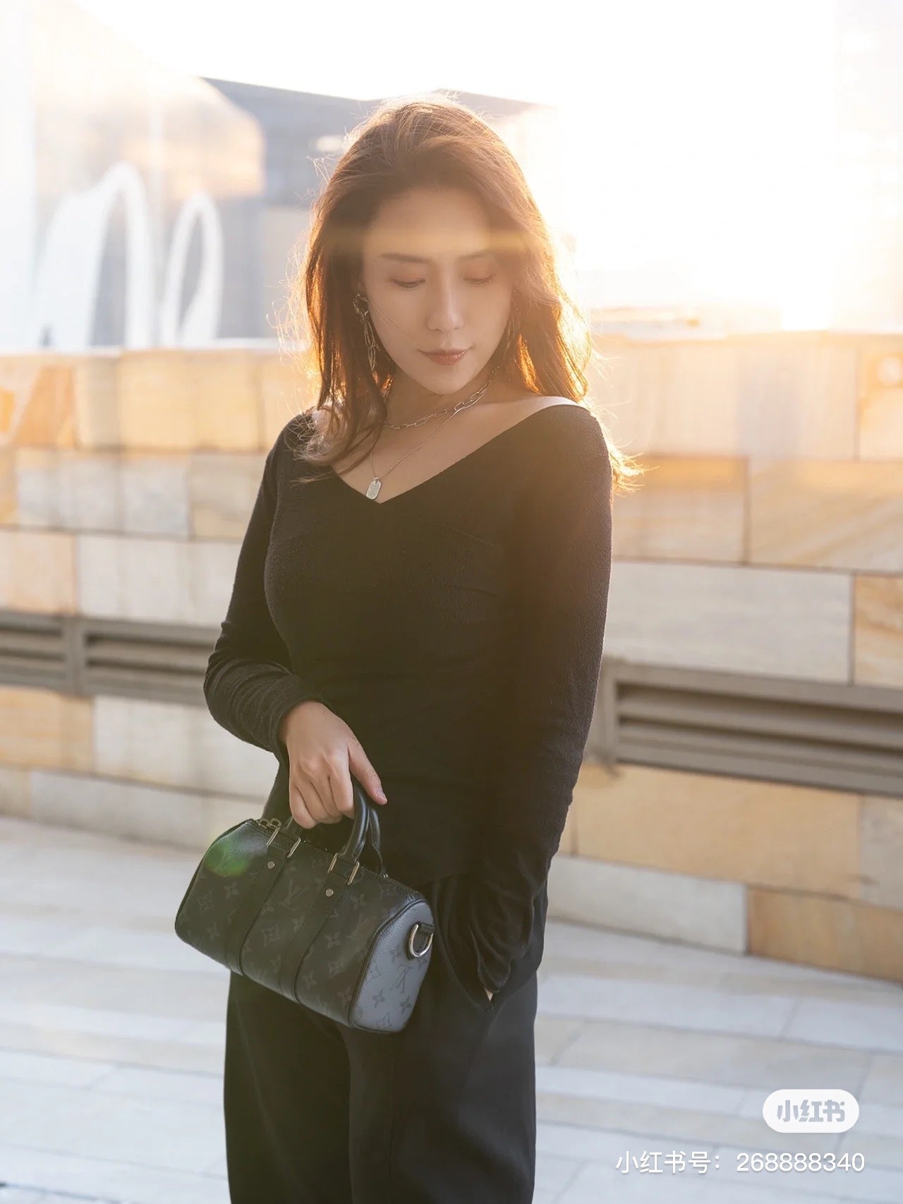 M45947 路L家-Keepall XS 手袋 上身照