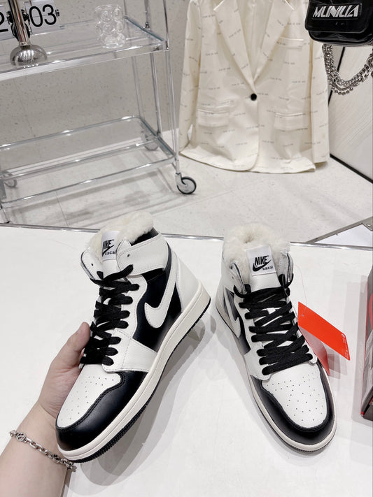 N1KE-WMNS Air Jordan 1 男女同款 黑色