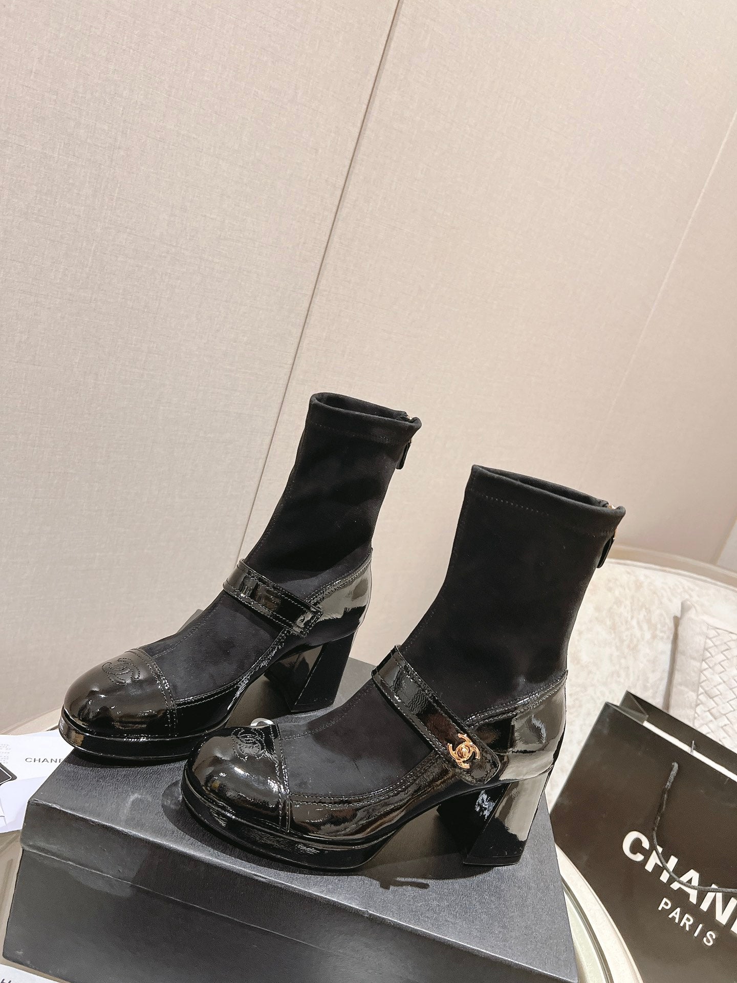 小香家-巴黎走秀款 中性風樂福高跟鞋 黑色