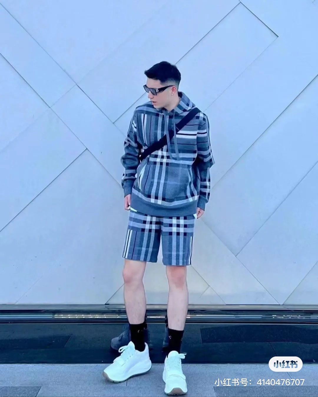 巴B家-22秋冬最新經典格子連帽羊毛衫  男女同款上身參考