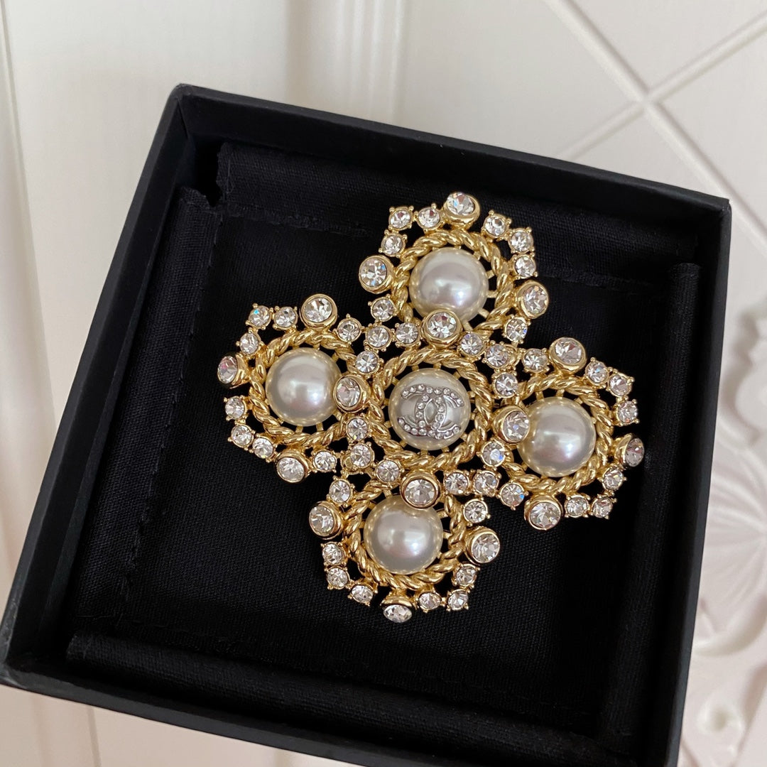 Chanel 胸針