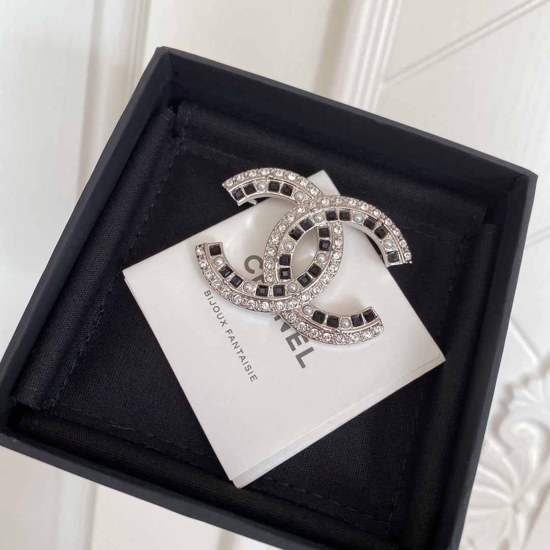 Chanel 胸針