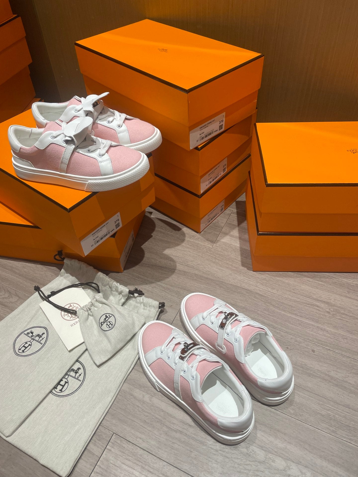 小愛款-最新Kelly扣小白鞋板鞋 男款