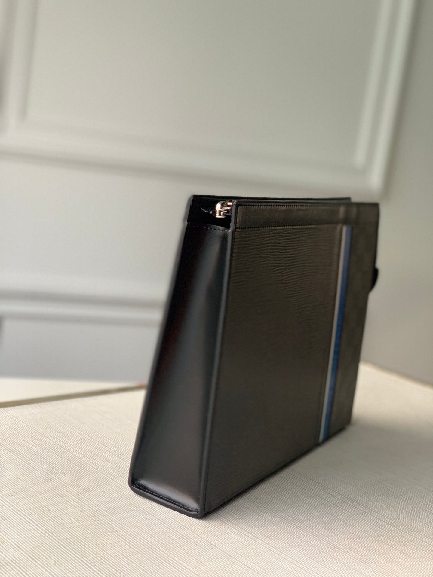 LV M56872 Pochette Voyage 中號手拿包