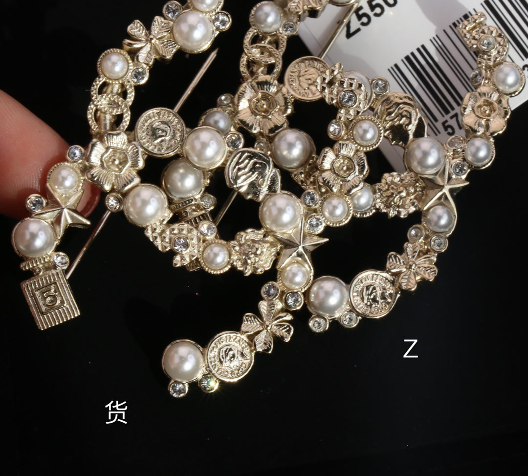 Chanel 胸針