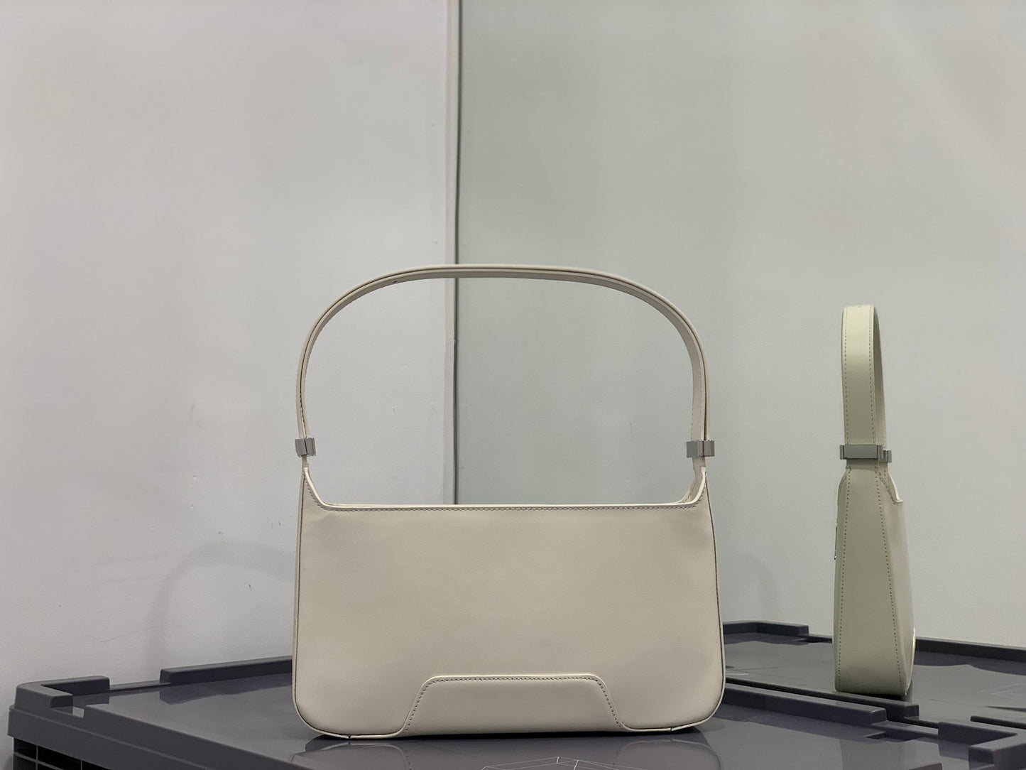 巴B家-新款 Tb shoulder bag 腋下斜挎包 白色