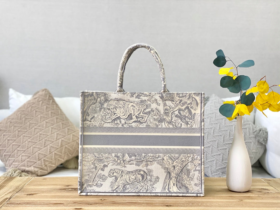 Dior Book Tote-大號41.5cm-刺繡灰老虎