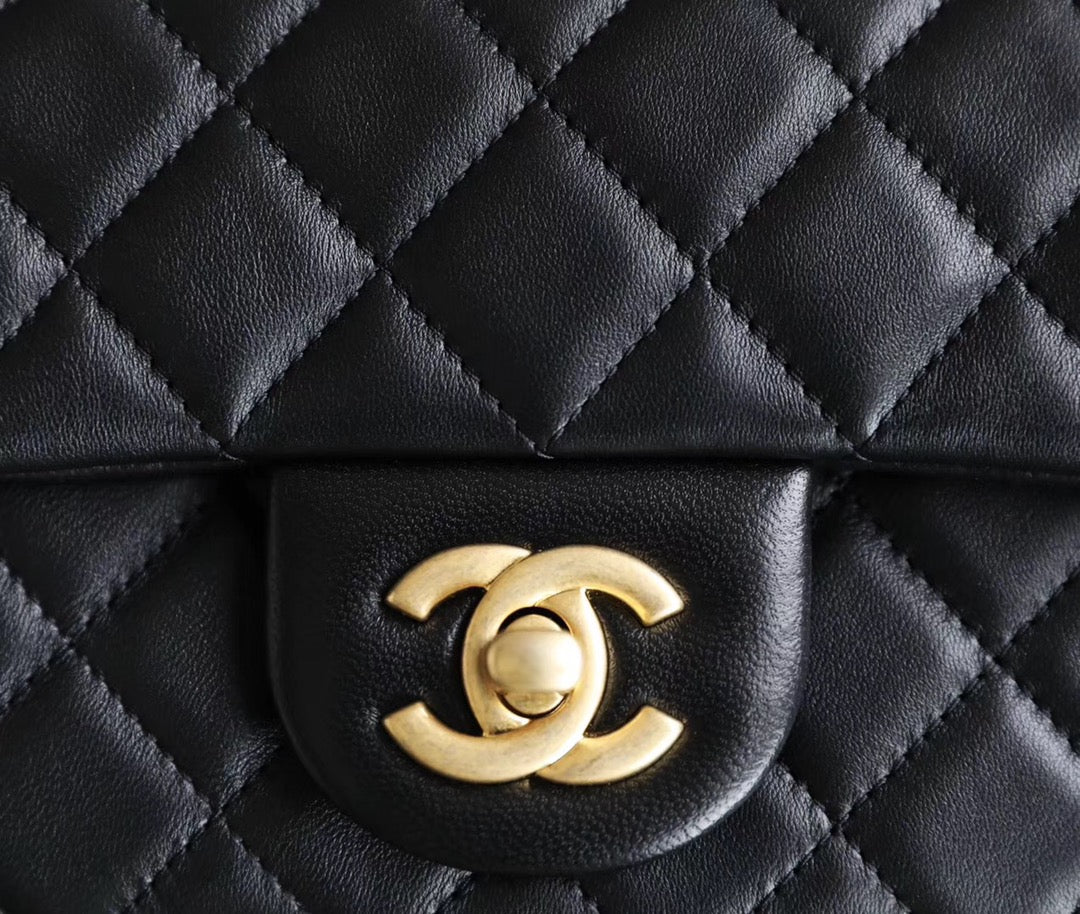 Chanel 金球方胖子口蓋包-黑色