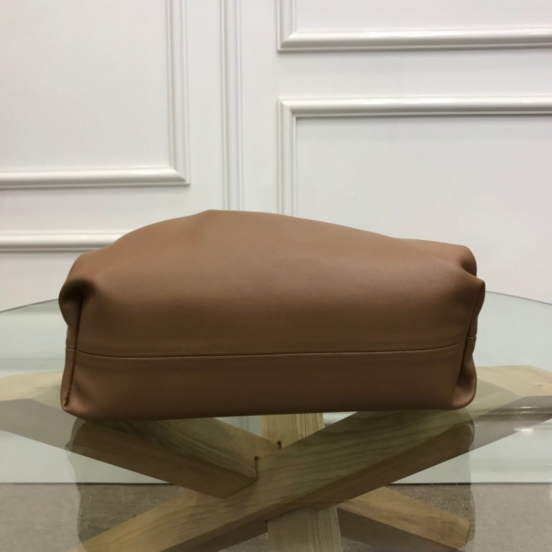 B編織- The  pouch 鏈條 雲朵包 31x16X12cm