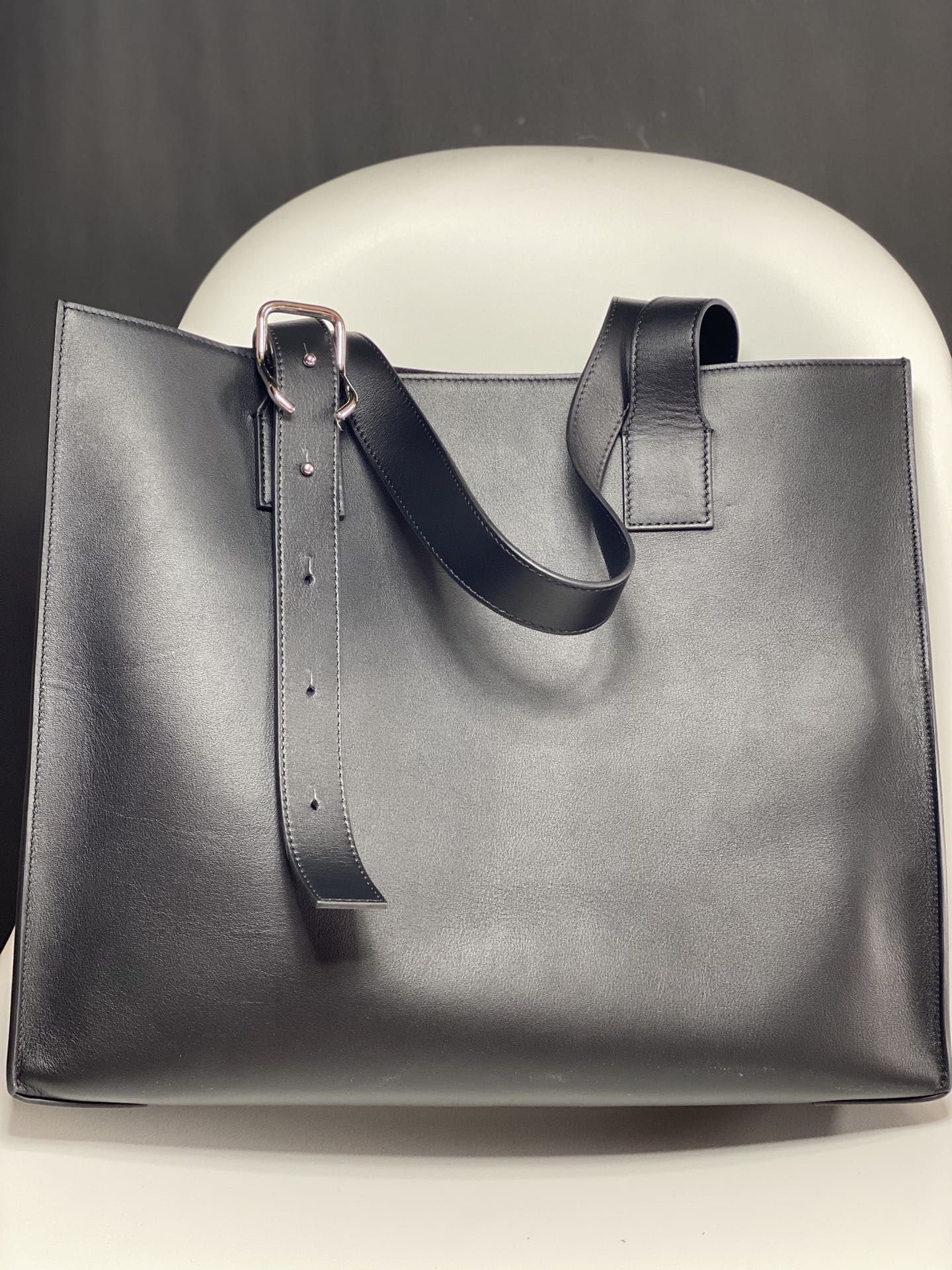 羅L威-Buckle Horizontal Tote 手袋