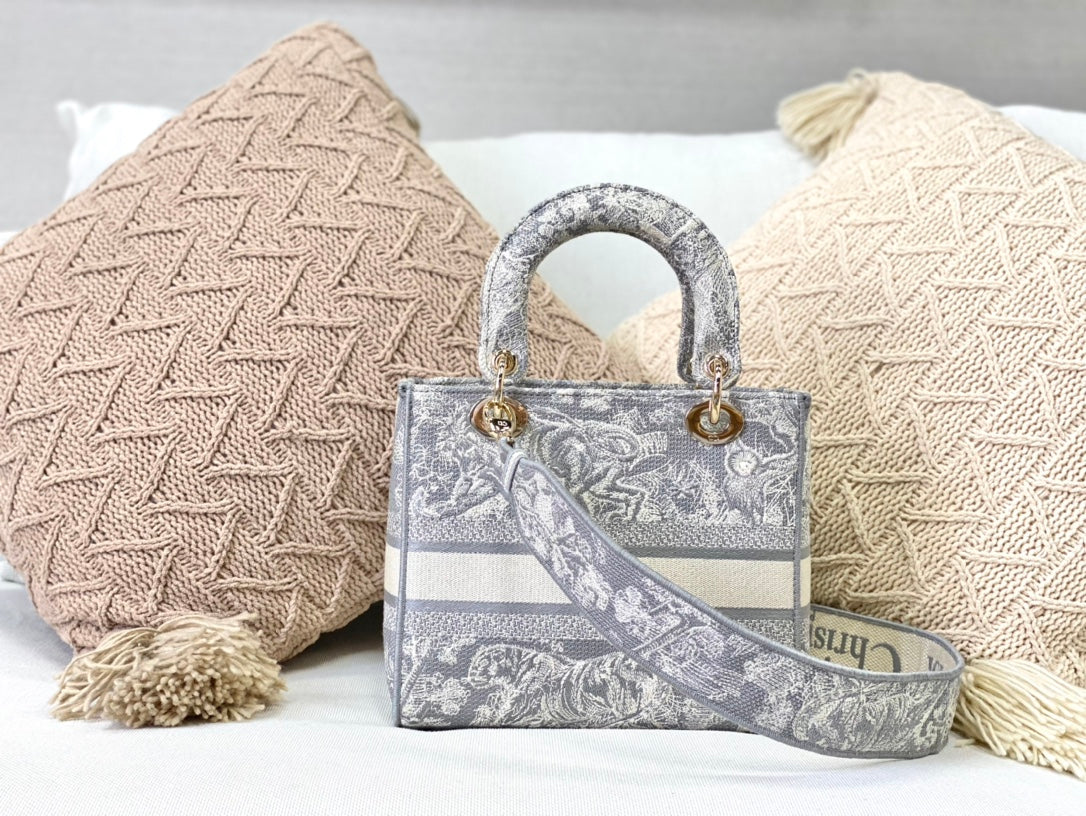 Dior Lady D-Lite黛妃包-帆布刺繡-淺灰老虎
