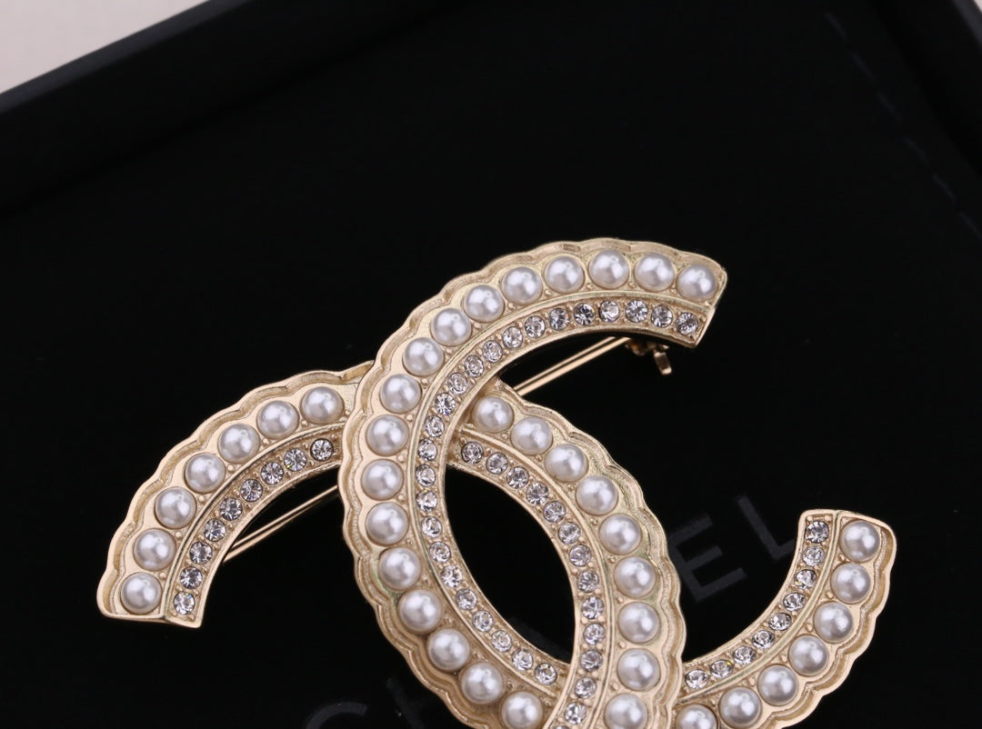 Chanel 胸針