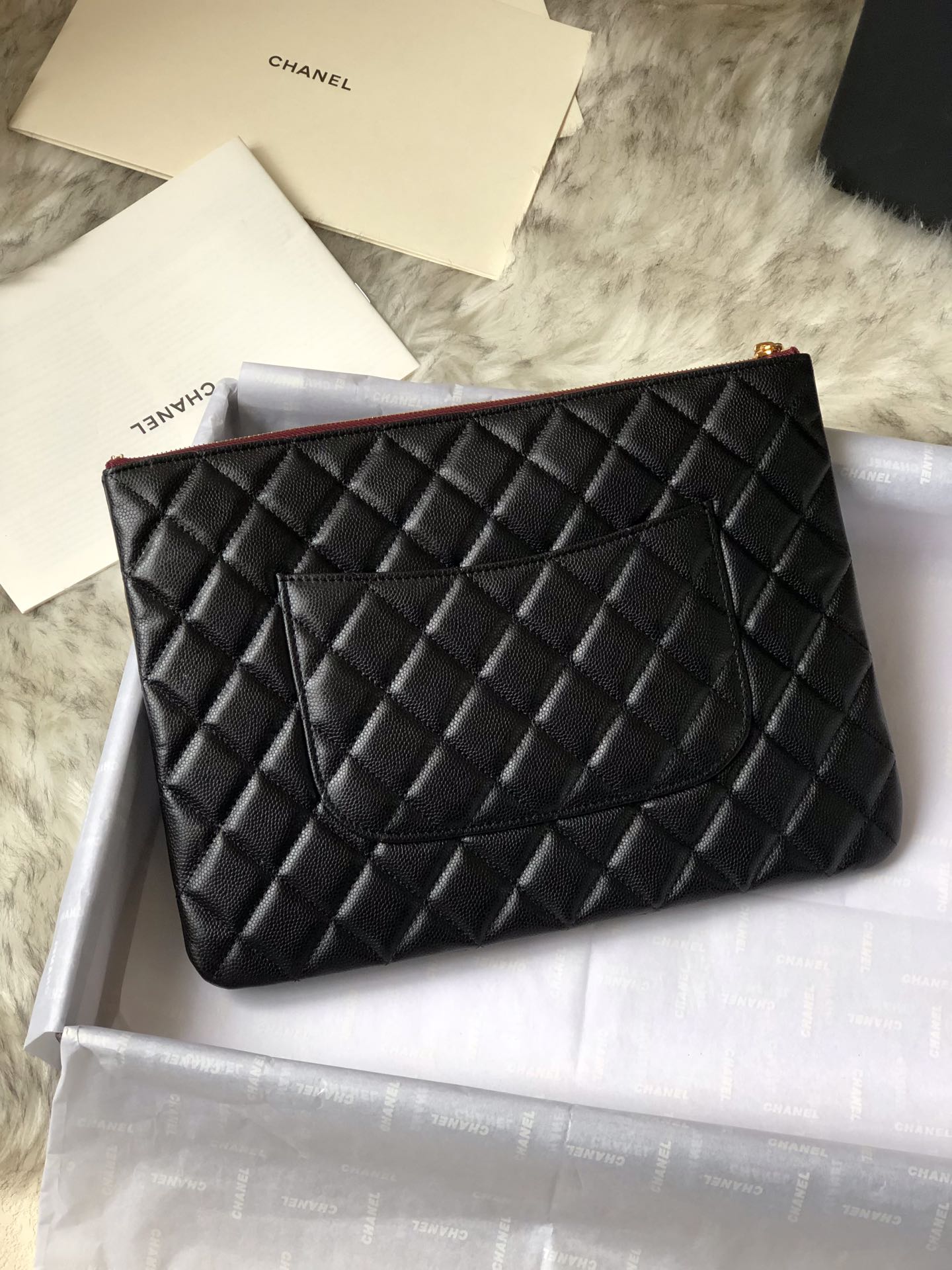 Chanel 小號手拿包-金扣