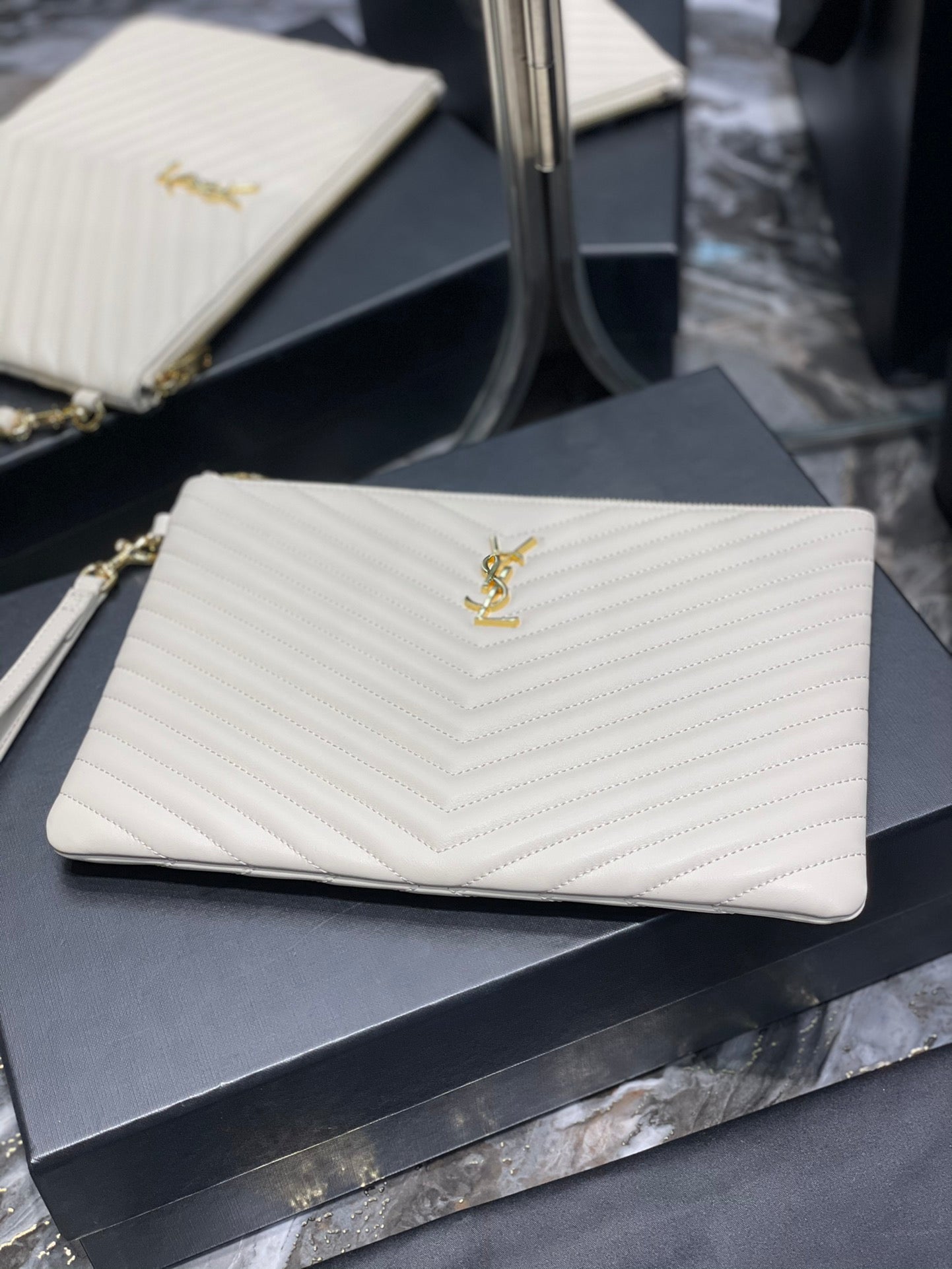 YSL_提花拼接文件手拿包-白色金扣-30cm