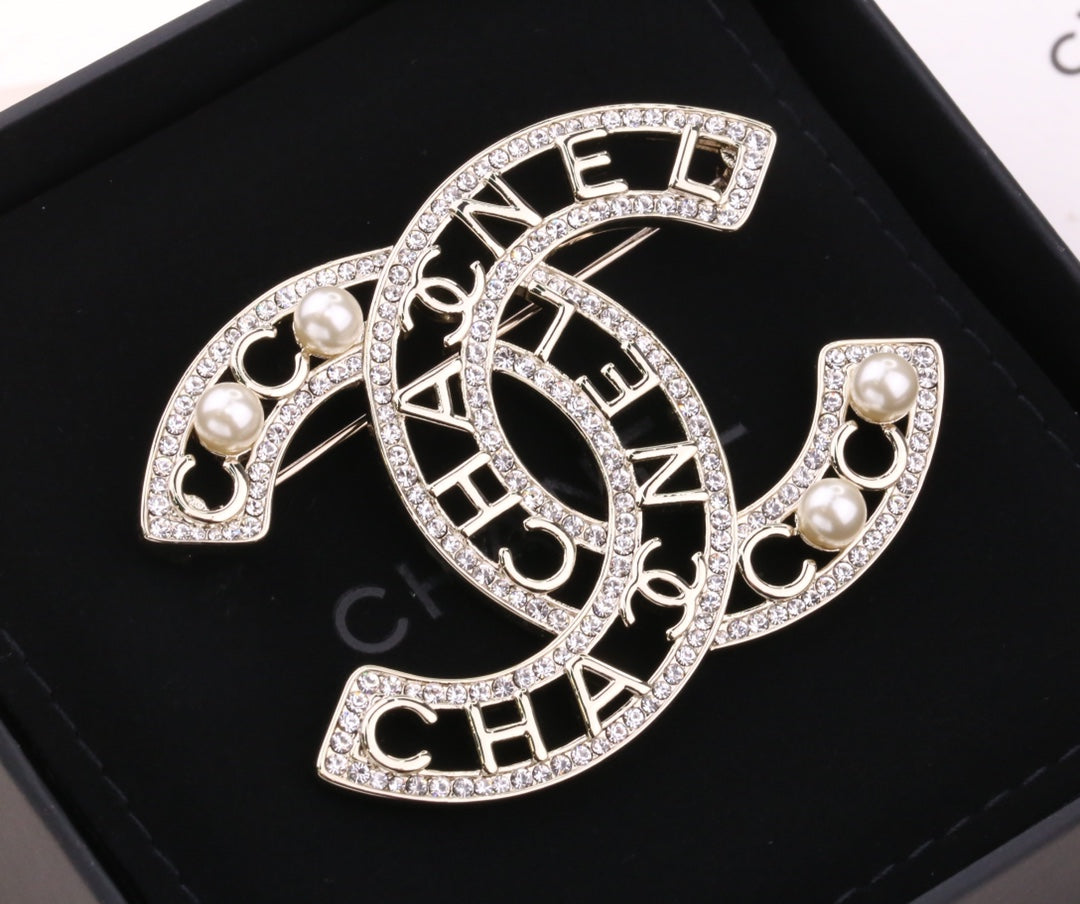 Chanel 胸針