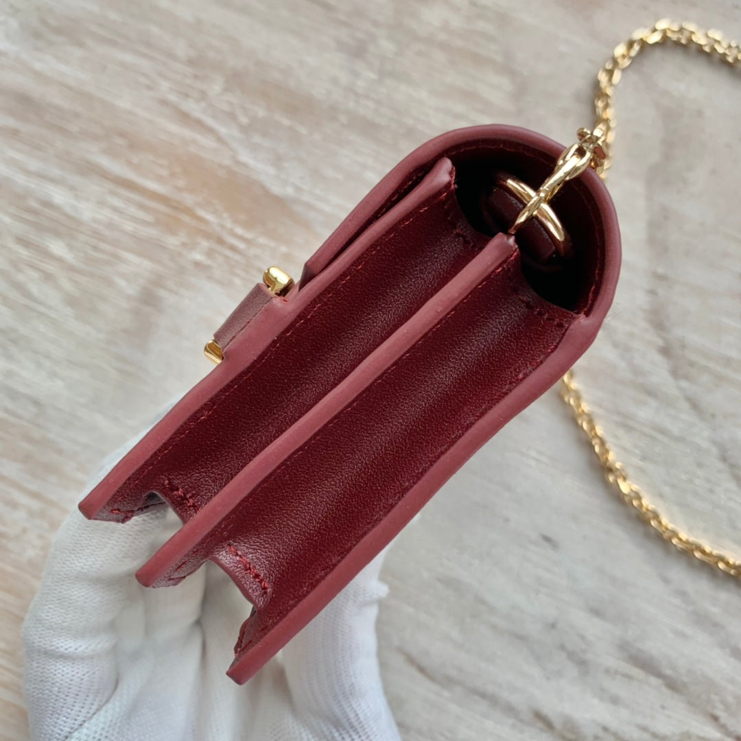 Celine 亮澤牛皮革鏈條卡包