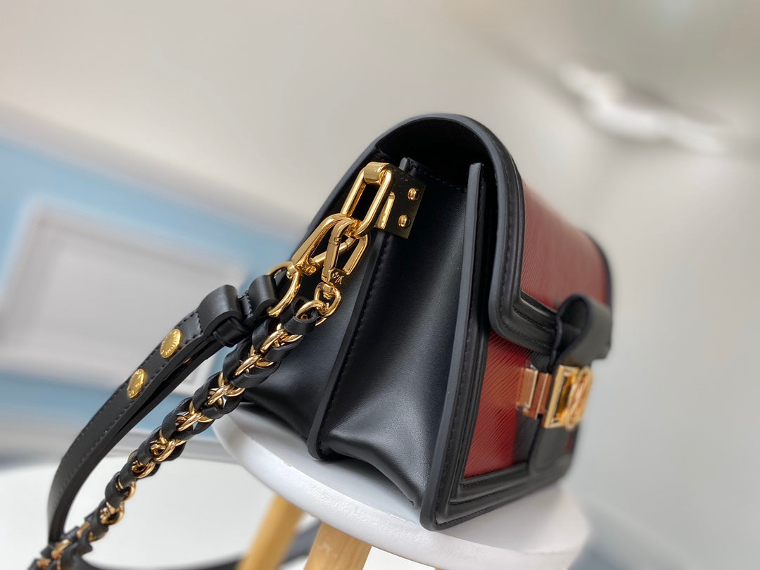 M90499 路L家-MINI DAUPHINE 郵差包 水波紋紅色