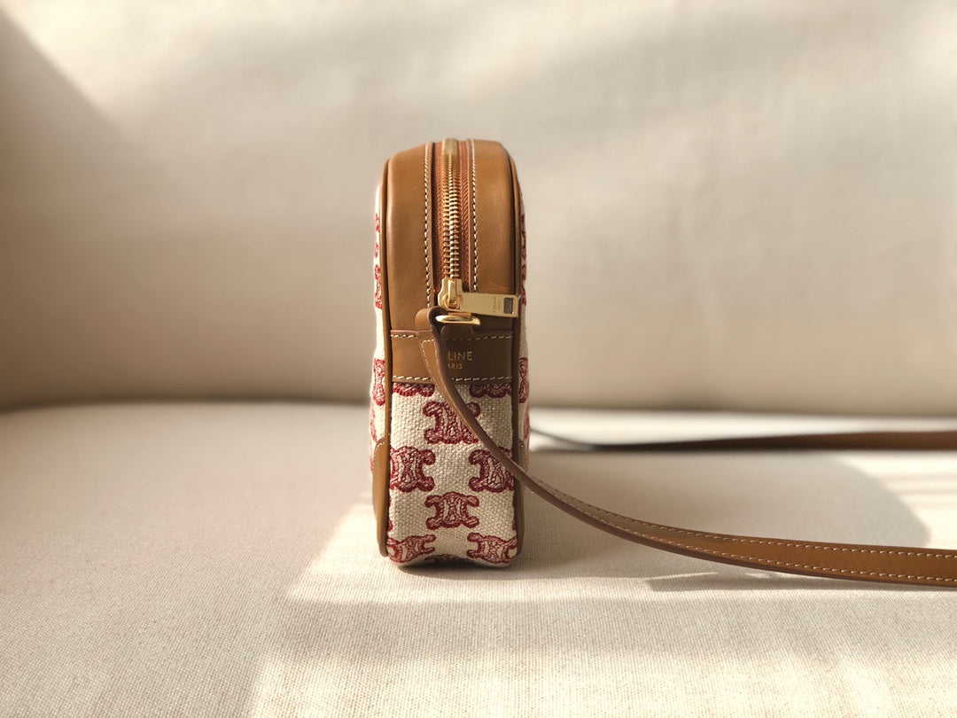 賽C家-TRIOMPHE刺繡織物相機包